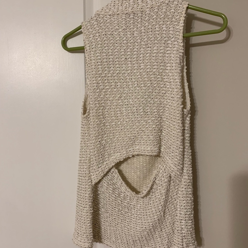 Sleeveless sweater top